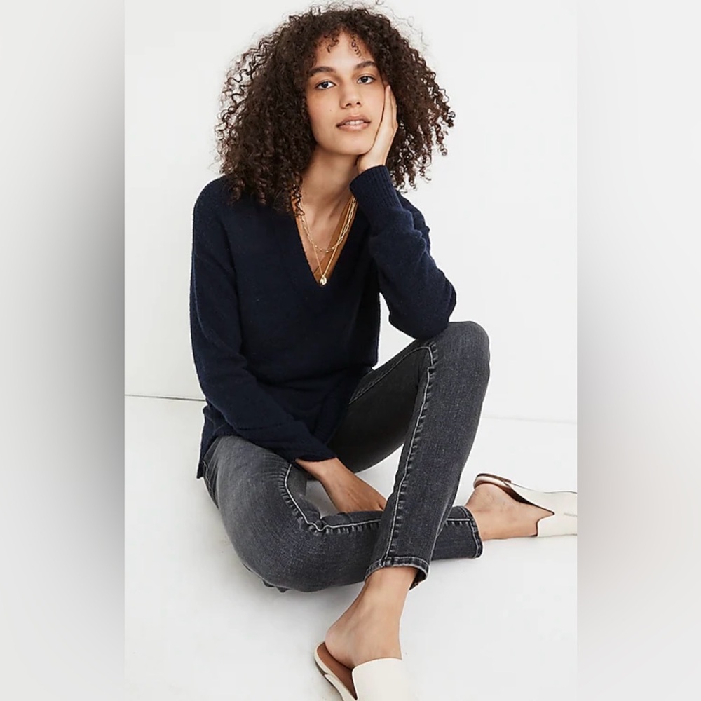 Madewell Heather Midnight Bartlett V-Neck Pullover Sweater in Coziest Yarn Small